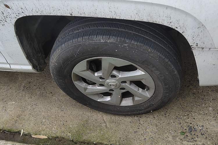 Used Great Wall King Kong Poer 2024 2.0T Automatic 8AT Diesel Two-Wheel-Drive Elite Flatbed Right Front Wheel Hub
