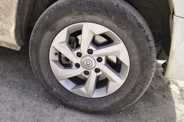 Used Great Wall King Kong Poer 2024 2.0T Automatic 8AT Diesel Two-Wheel-Drive Elite Flatbed Right Front Wheel Hub