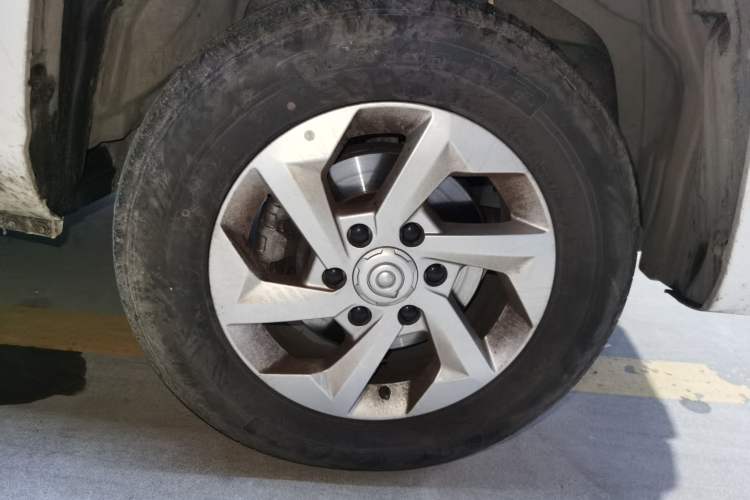Used Great Wall King Kong Poer 2024 2.0T Manual Diesel Two-Wheel-Drive Base Edition Flatbed Right Front Wheel Hub
