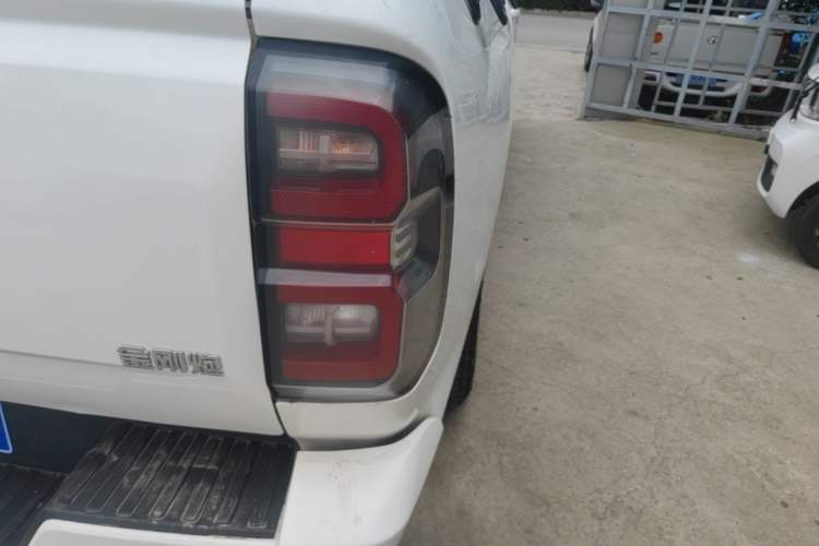 Used Great Wall King Kong Poer 2024 2.0T Automatic 8AT Diesel Two-Wheel-Drive Navigation Edition Flatbed Right Rear Taillight