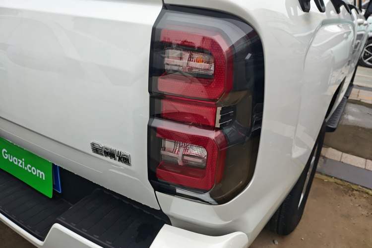 Used Great Wall King Kong Poer 2024 2.0T Automatic 8AT Diesel Two-Wheel-Drive Elite Flatbed Right Rear Taillight