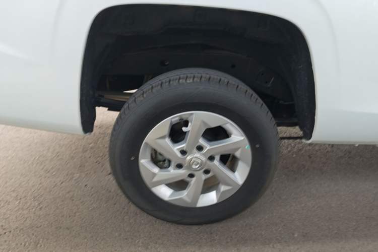 Used Great Wall King Kong Poer 2024 2.0T Manual Diesel Two-Wheel-Drive Base Edition Flatbed Right Rear Wheel Hub