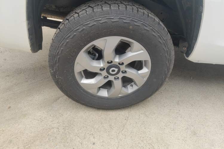 Used Great Wall King Kong Poer 2024 2.0T Automatic 8AT Diesel Two-Wheel-Drive Navigation Edition Flatbed Right Rear Wheel Hub