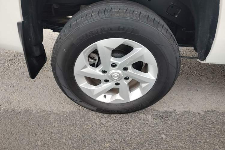 Used Great Wall King Kong Poer 2024 2.0T Manual Diesel 4x4 Base Edition Flatbed Right Rear Wheel Hub