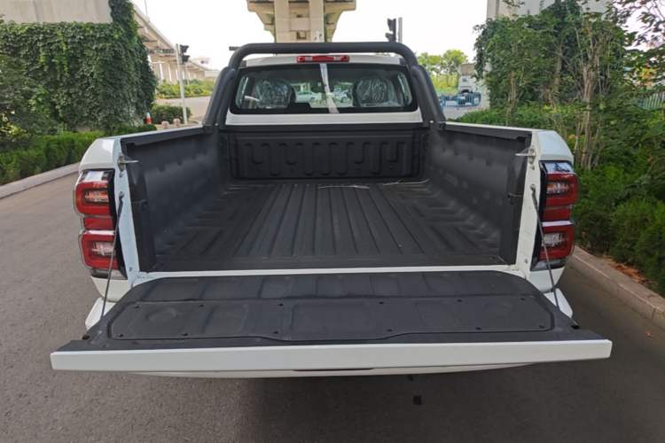 Used Great Wall King Kong Poer 2024 2.0T Manual Diesel Two-Wheel-Drive Base Edition Flatbed Trunk