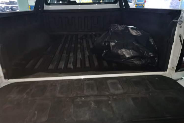 Used Great Wall King Kong Poer 2024 2.0T Manual Diesel 4x4 Elite Long-Box Version Trunk