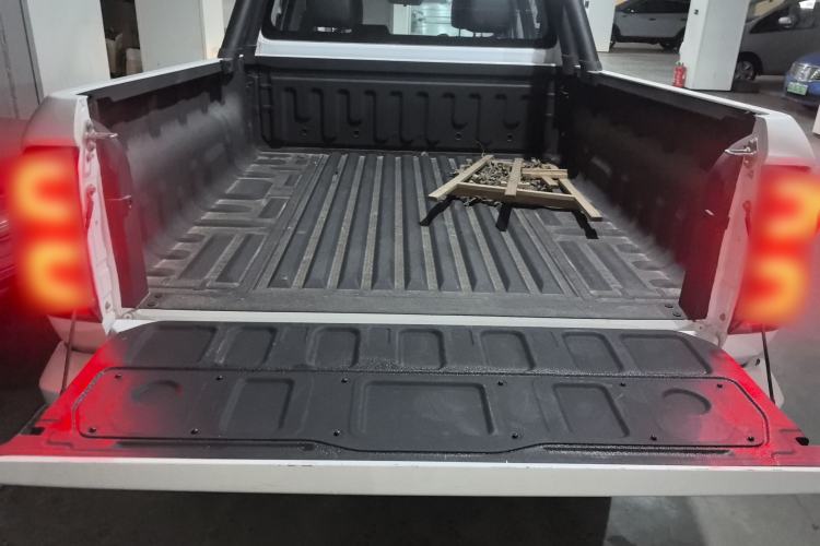 Used Great Wall King Kong Poer 2024 2.0T Automatic 8AT Diesel Two-Wheel-Drive Elite Flatbed Trunk