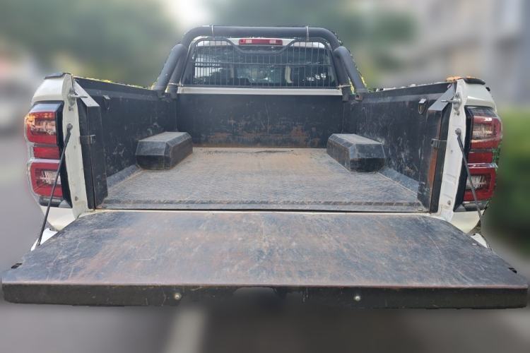 Used Great Wall King Kong Poer 2024 2.0T Manual Diesel 4x4 Base Version with Extended Cab Trunk