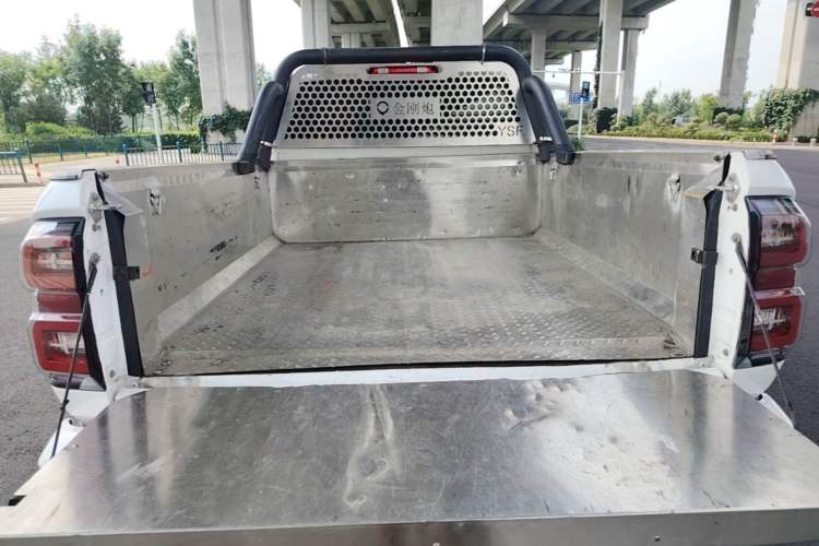 Used Great Wall King Kong Poer 2024 2.0T Manual Diesel 4x4 Base Edition Flatbed Trunk