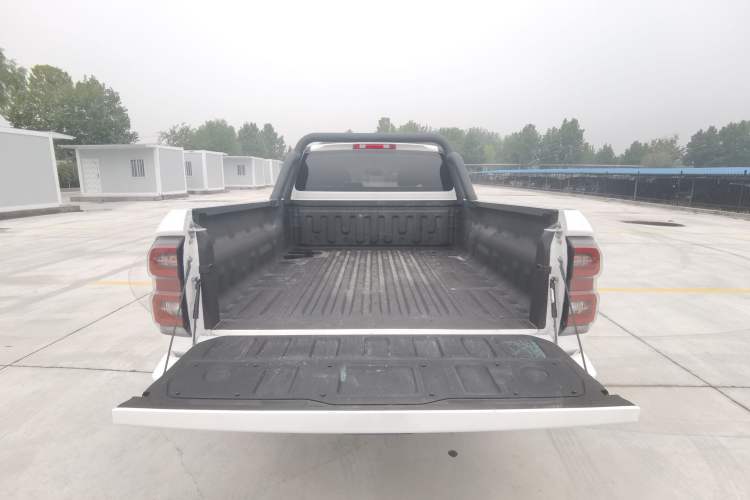 Used Great Wall King Kong Poer 2024 2.0T Manual Gasoline Two-Wheel-Drive Elite Flatbed Trunk