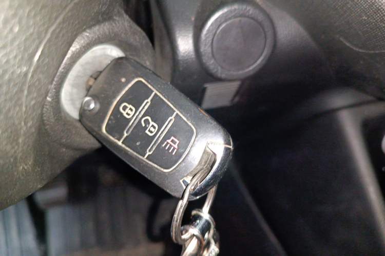 Used Great Wall King Kong Poer 2024 2.0T Manual Diesel 4x4 Base Edition Flatbed Vehicle Key