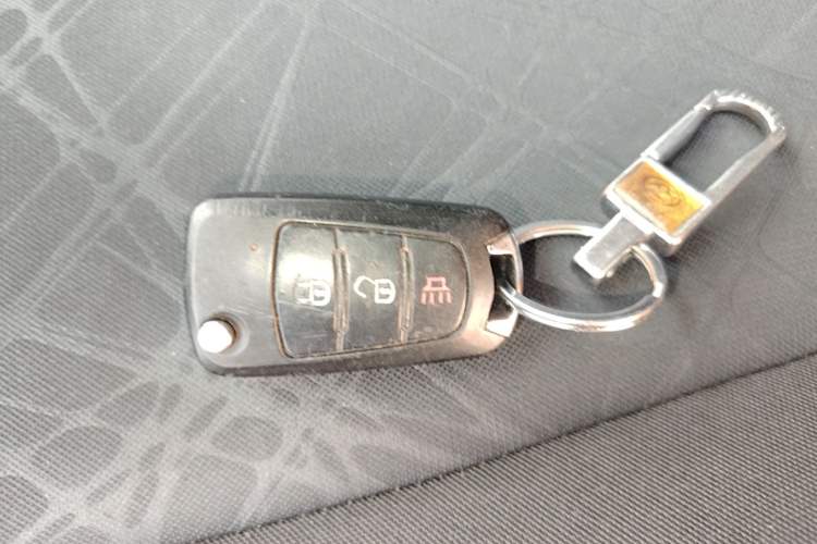 Used Great Wall King Kong Poer 2024 2.0T Manual Diesel 4x4 Base Edition Flatbed Vehicle Key