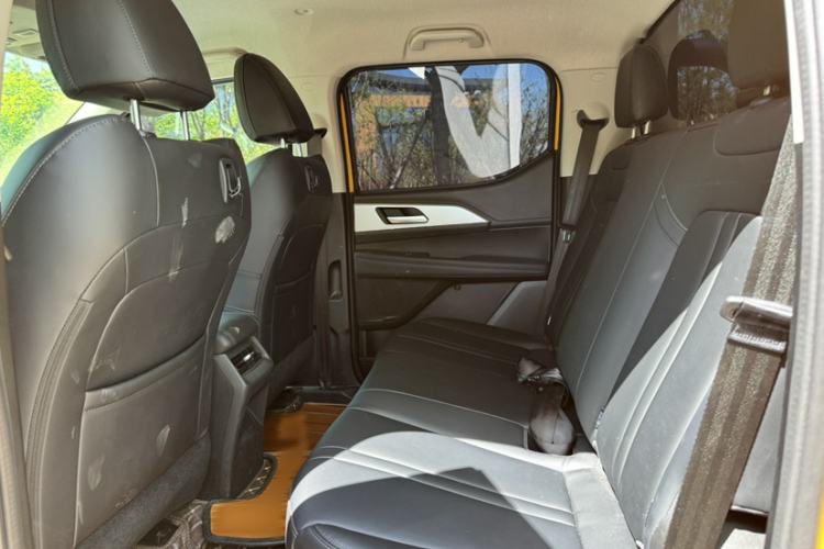 Used Great Wall King Kong Poer 2024 2.0T Automatic 8AT Diesel Two-Wheel-Drive Elite Flatbed Interior 4