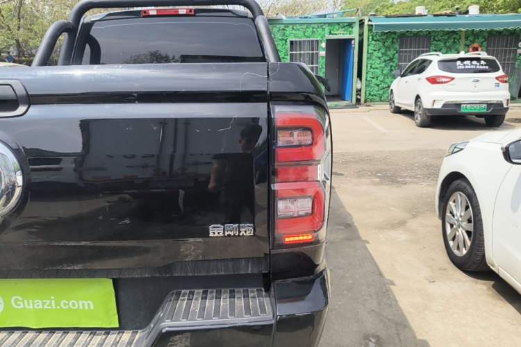 Used Great Wall King Kong Poer 2026 Model 2.0T Manual Diesel Two-Wheel-Drive Entrepreneurial Flat Box Exterior 3