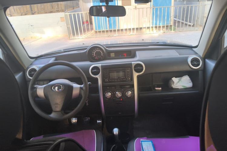 Used Great Wall M2 2010 1.5L Manual Luxury Edition Center Console