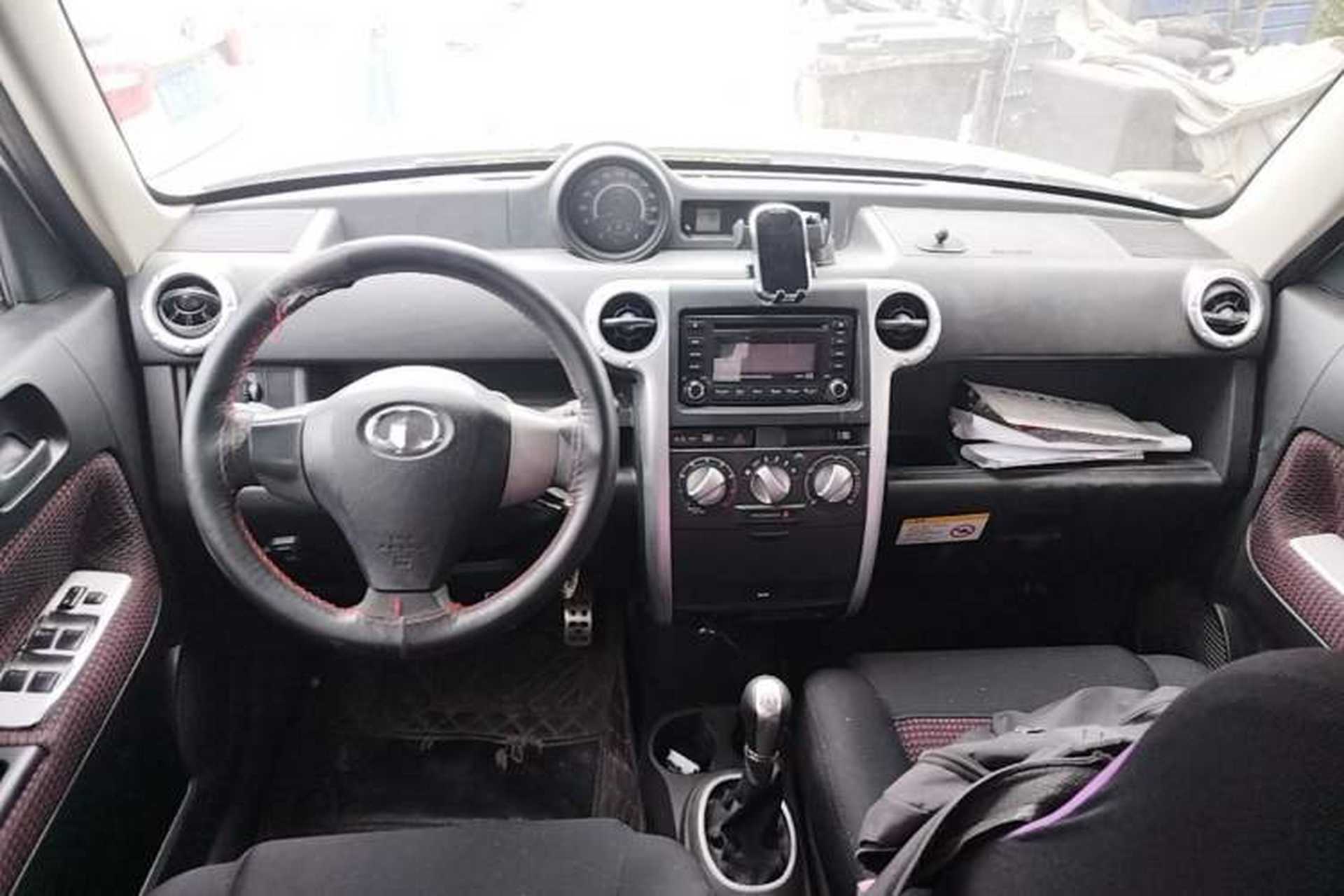 Used Great Wall M2 2010 1.5L Manual Luxury Edition Center Console