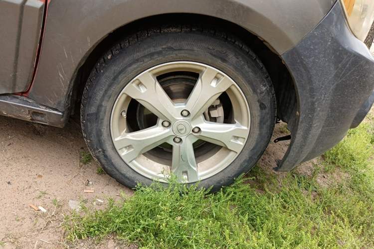 Used Great Wall M2 2010 1.5L CVT with Sunroof Right Front Wheel Hub