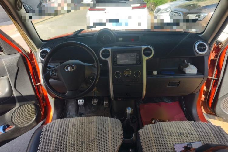 Used Great Wall M2 2010 1.5L Manual Elite Edition Center Console