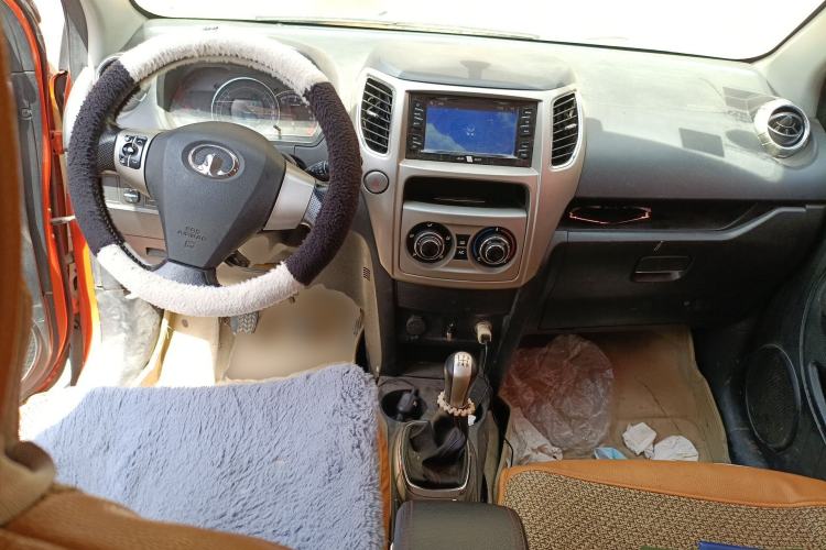 Used Great Wall M4 2012 1.5L Manual Luxury Version Center Console