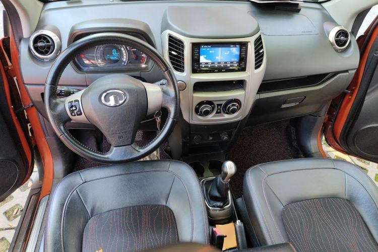 Used Great Wall M4 2012 1.5L Manual Luxury Version Center Console