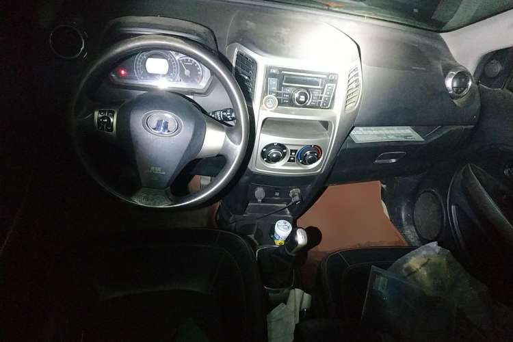 Used Great Wall M4 2012 1.5L Manual Comfort Version Center Console