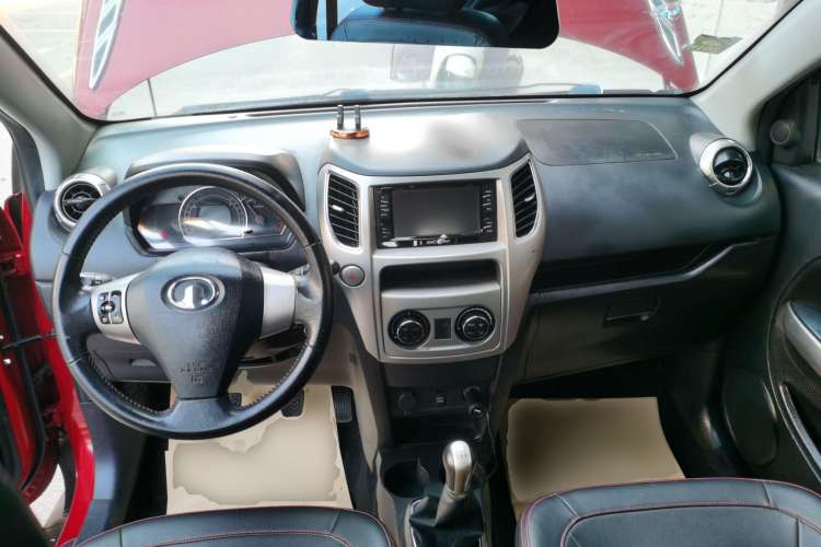 Used Great Wall M4 2012 1.5L Manual Elite Edition Center Console