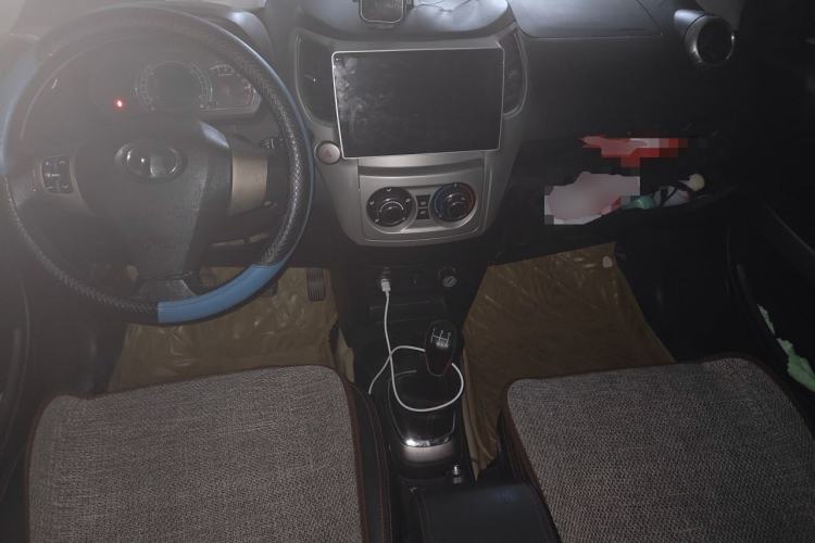 Used Great Wall M4 2012 1.5L Manual Comfort Version Center Console