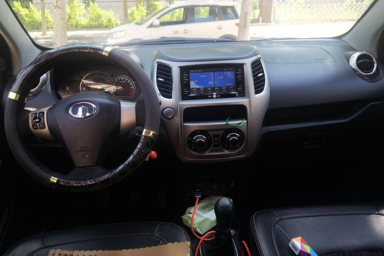 Used Great Wall M4 2012 1.5L Manual Luxury Version Center Console