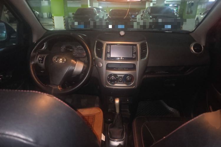 Used Great Wall M4 2012 1.5L Manual Luxury Version Center Console