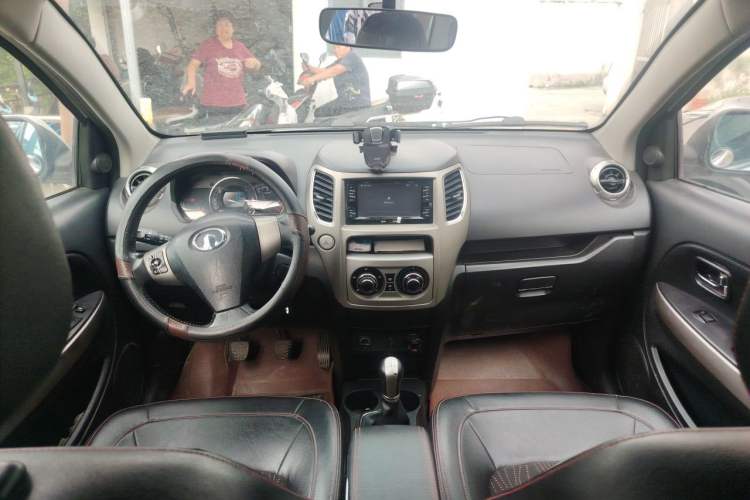Used Great Wall M4 2012 1.5L Manual Luxury Version Center Console