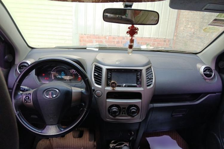 Used Great Wall M4 2012 1.5L Manual Luxury Version Center Console
