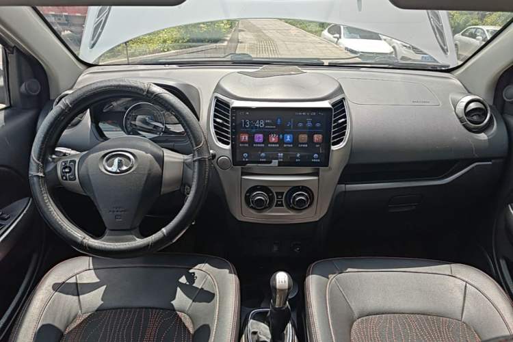 Used Great Wall M4 2012 1.5L Manual Comfort Version Center Console