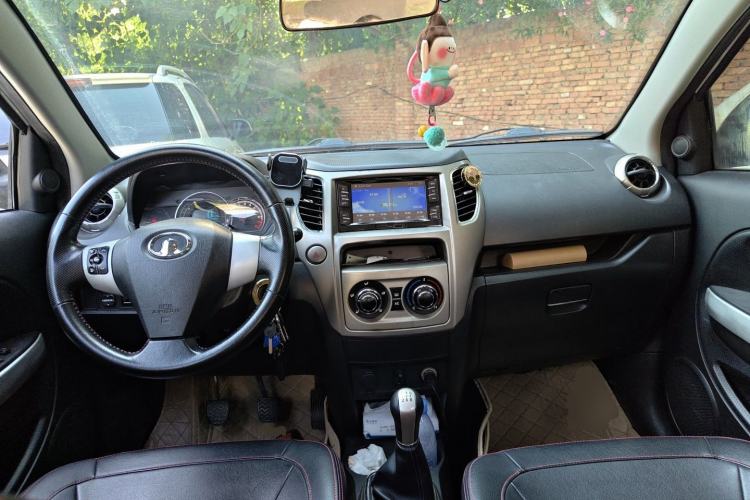 Used Great Wall M4 2012 1.5L Manual Luxury Version Center Console