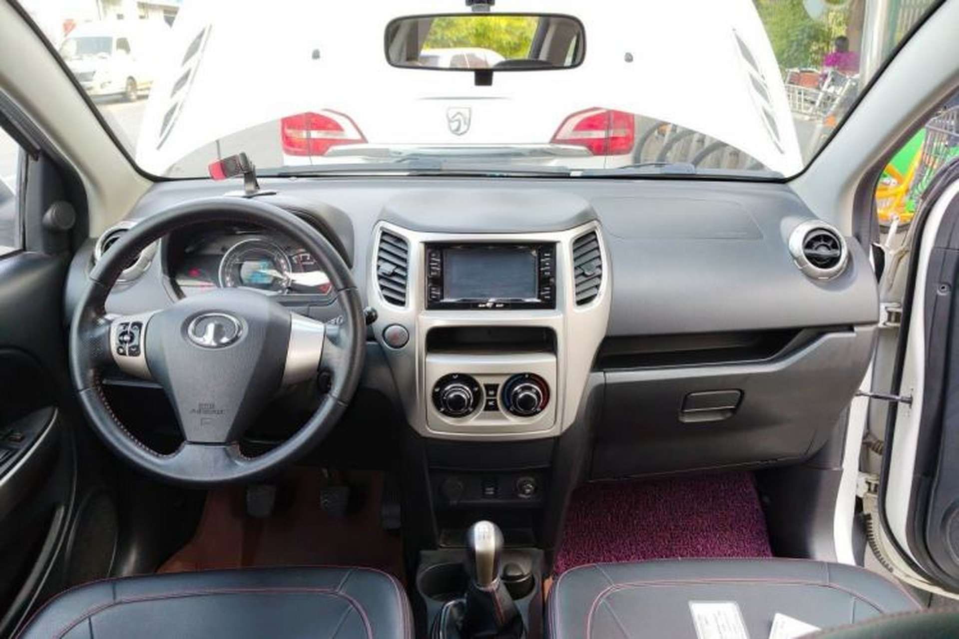 Used Great Wall M4 2012 1.5L Manual Luxury Version Center Console