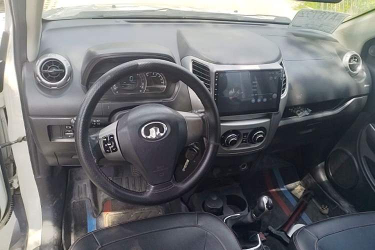 Used Great Wall M4 2012 1.5L Manual Luxury Version Center Console