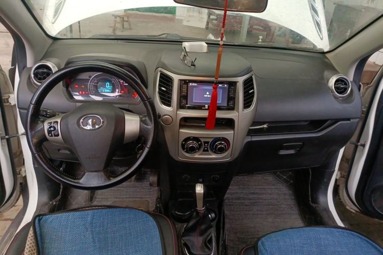Used Great Wall M4 2012 1.5L Manual Luxury Version Center Console