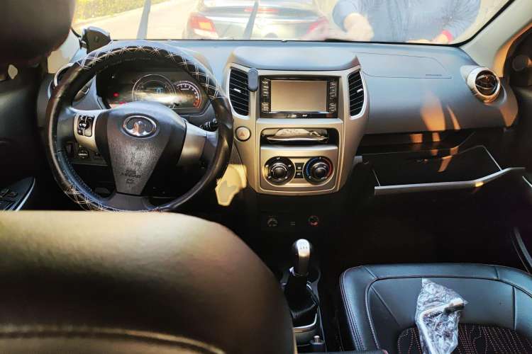 Used Great Wall M4 2012 1.5L Manual Luxury Version Center Console