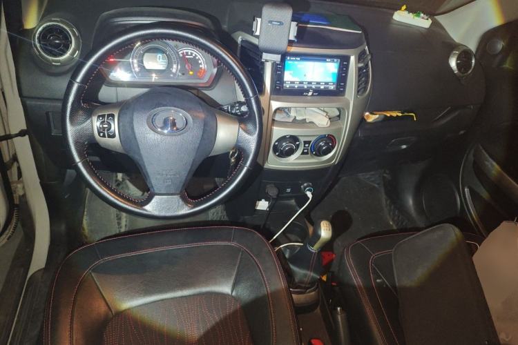 Used Great Wall M4 2012 1.5L Manual Luxury Version Center Console