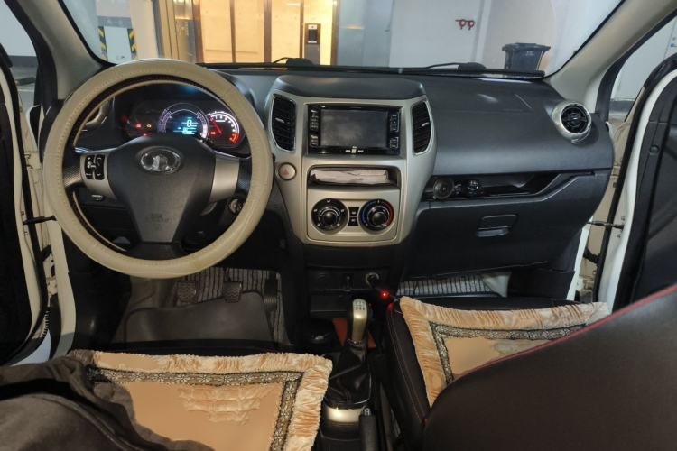 Used Great Wall M4 2012 1.5L Manual Luxury Version Center Console