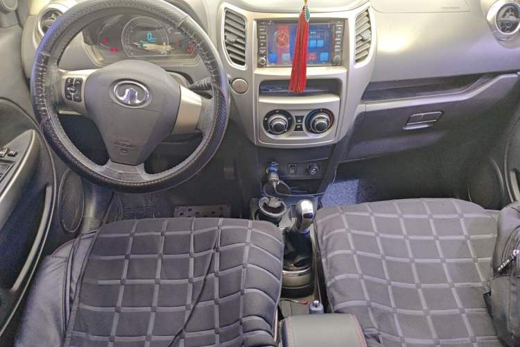 Used Great Wall M4 2012 1.5L Manual Comfort Version Center Console