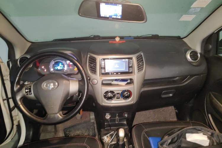 Used Great Wall M4 2012 1.5L Manual Luxury Version Center Console