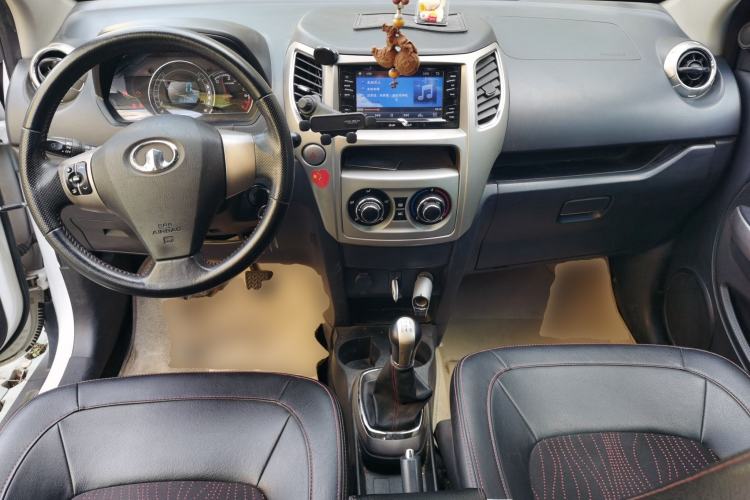 Used Great Wall M4 2012 1.5L Manual Luxury Version Center Console