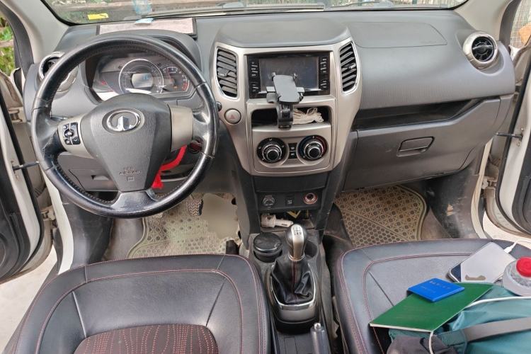 Used Great Wall M4 2012 1.5L Manual Luxury Version Center Console