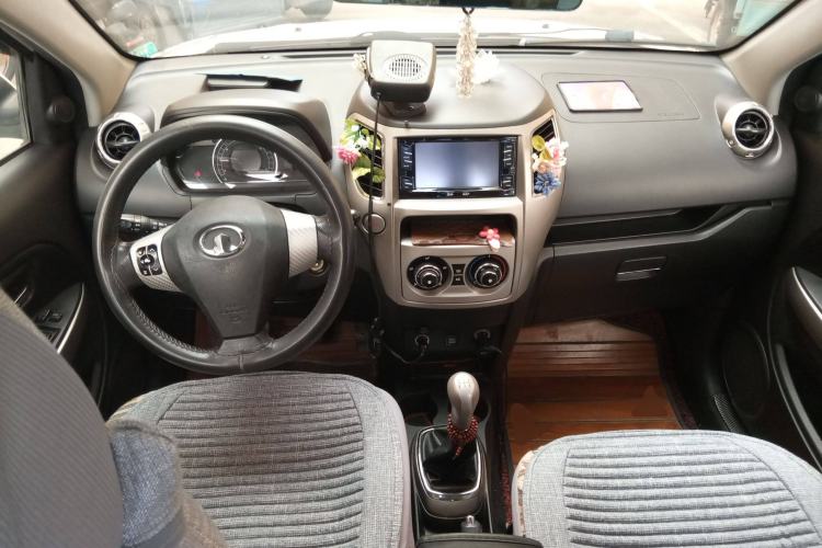 Used Great Wall M4 2012 1.5L Manual Luxury Version Center Console