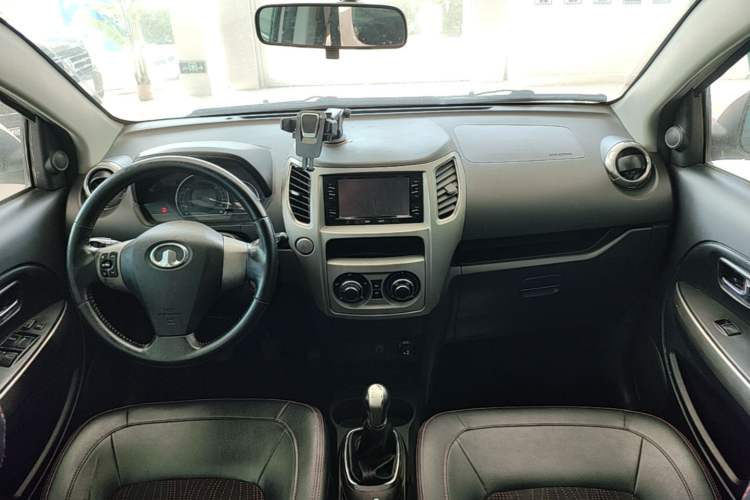 Used Great Wall M4 2012 1.5L Manual Luxury Version Center Console