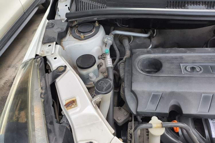 Used Great Wall M4 2012 1.5L Manual Comfort Version Engine Bay Right