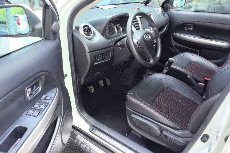 Used Great Wall M4 2012 1.5L Manual Comfort Version Interior 2