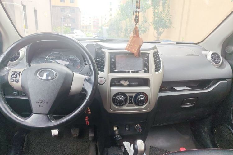 Used Great Wall M4 2012 1.5L Manual Luxury Version Center Console