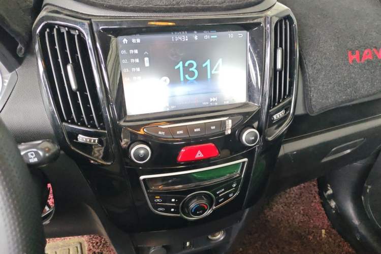Used Great Wall M4 2014 1.5L Manual Luxury Model Audio And AC Panel