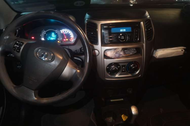 Used Great Wall M4 2014 1.5L Manual Comfort Model Center Console
